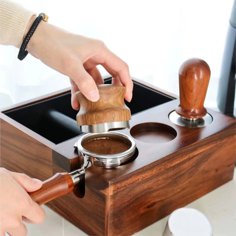 Espresso Knock Box, Station de bourrage