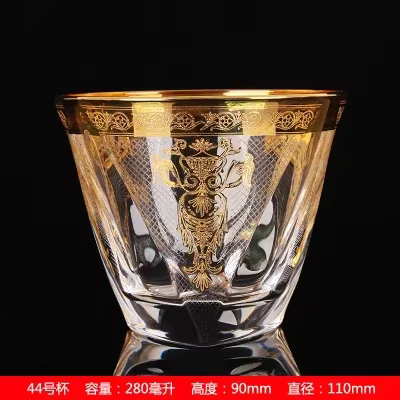 Verre en cristal de style palais avec ligne dorée