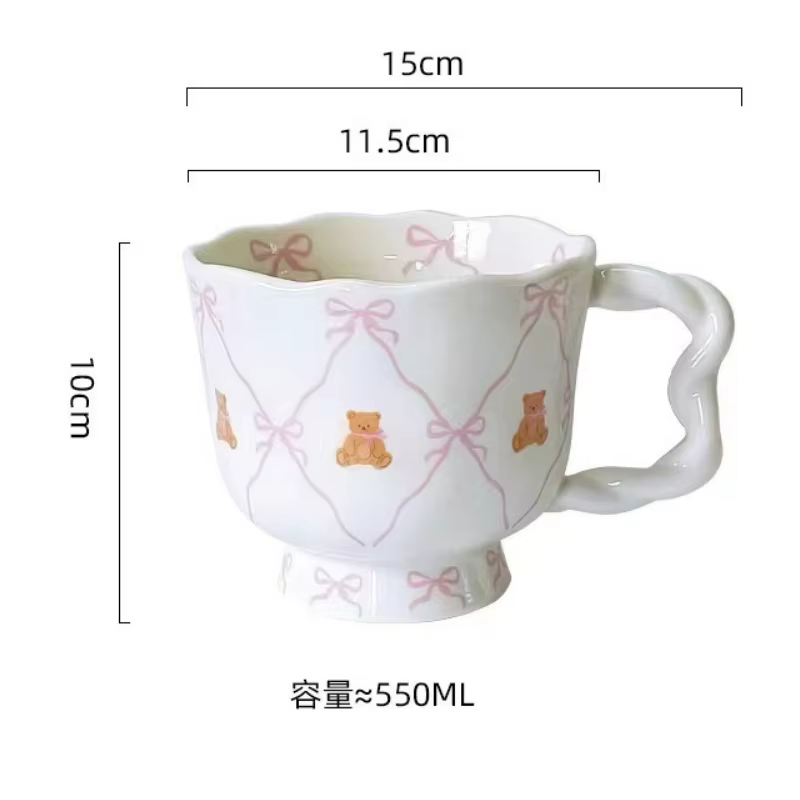 Tasse à café en céramique avec nœud rose
