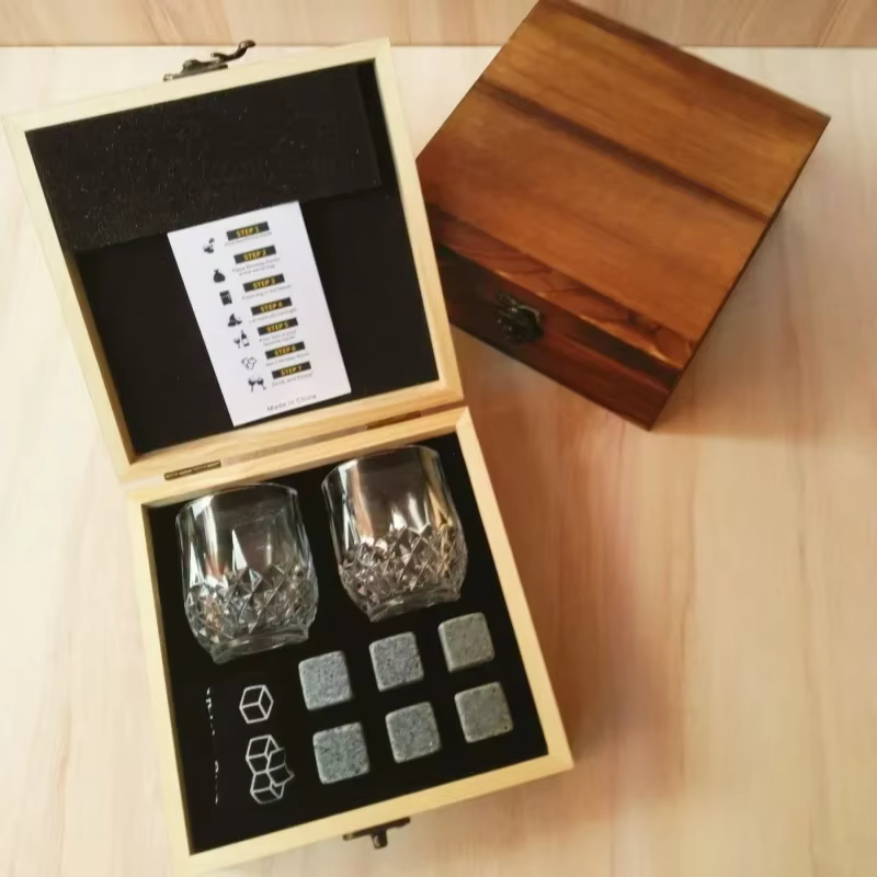 Cadeau de fête des pères pour hommes, ensemble de verres à pierres à whisky, bloc de glace en granit pour whisky dans une boîte de bouteille en bois, cadeau pour papa et mari