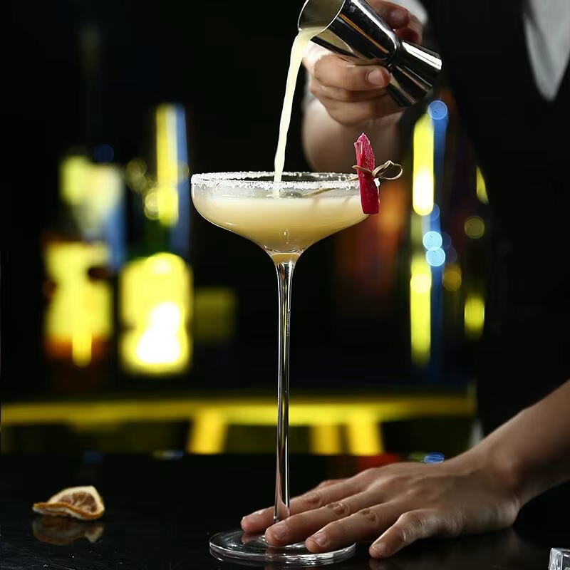 Verre à Martini élégant à tige ultra haute pour Bar japonais