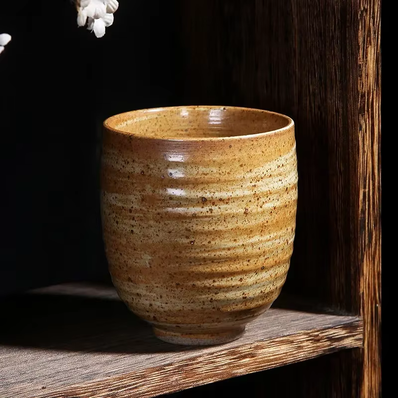 Tasse à thé japonaise en poterie grossière