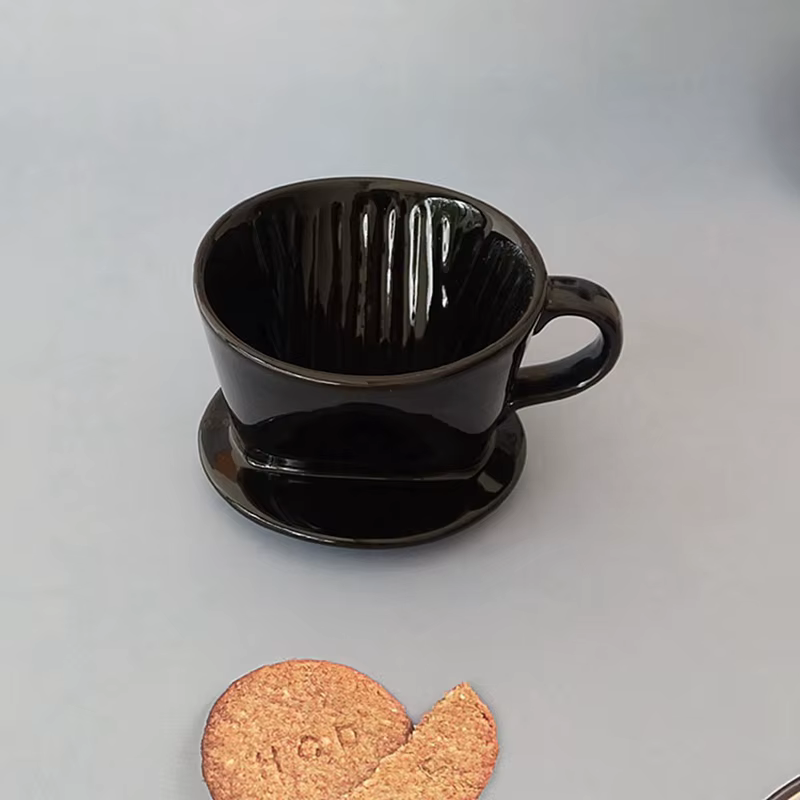 Goutteur à café en céramique noire réutilisable