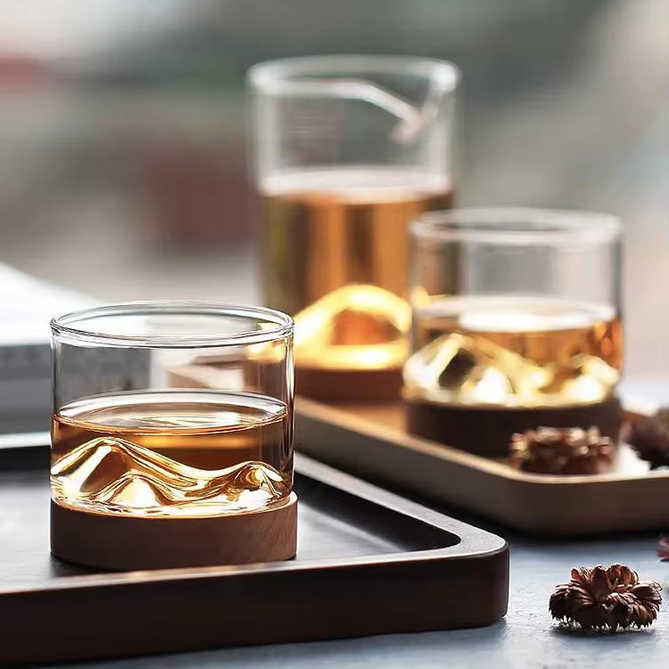 Verre à whisky de montagne avec Base en bois