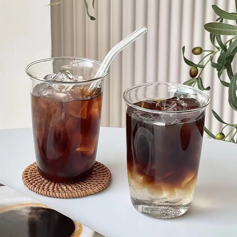 INS – tasse en verre à rayures verticales