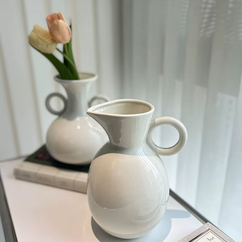 Vase à fleurs en céramique blanche Vintage