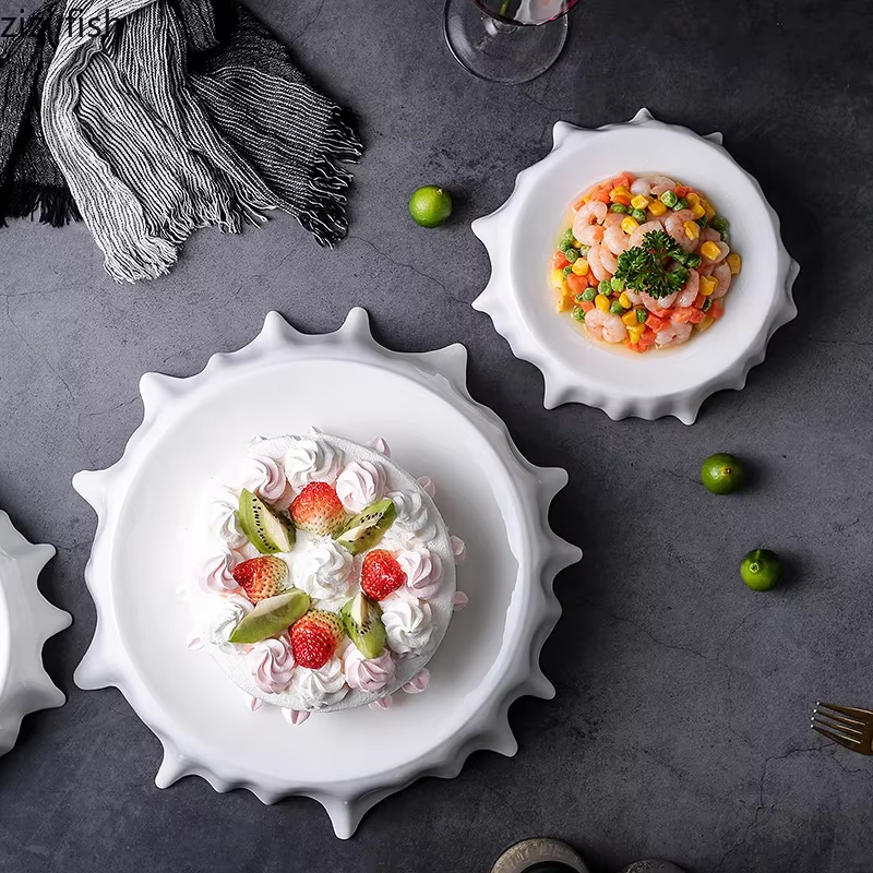 Assiette irrégulière blanche moderne