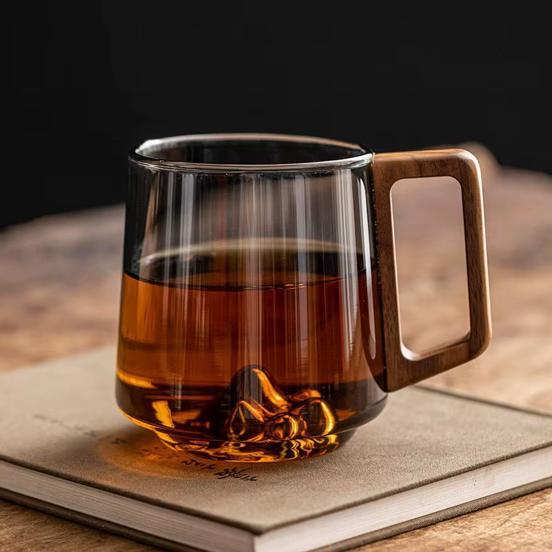Tasse monocouche en verre et bois