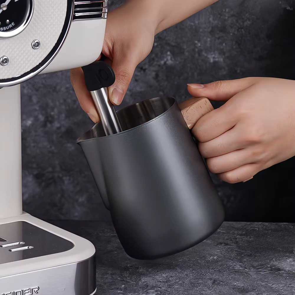 Pichet à mousse de lait et de café