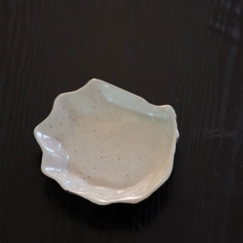 Ensemble tasse à café et soucoupe en coquillage