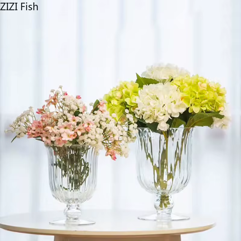 Vase en verre transparent à grande tasse