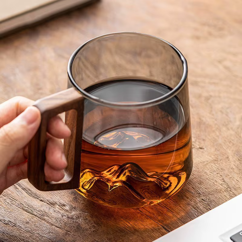 Tasse monocouche en verre et bois