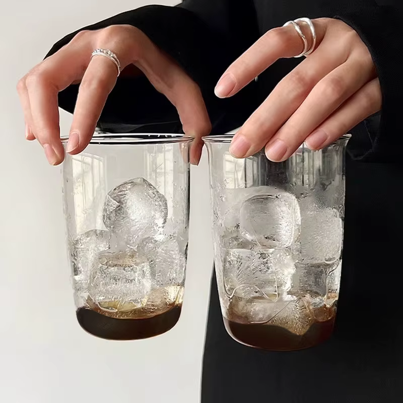 INS – tasse en verre à rayures verticales