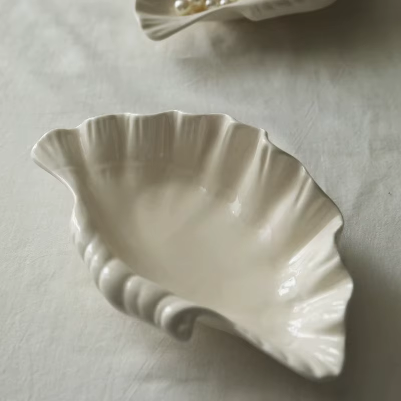 Assiette en céramique rétro crème