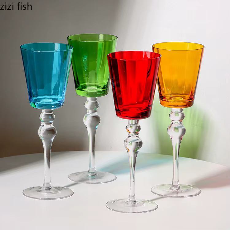 Verre à pieds hauts de couleur unie