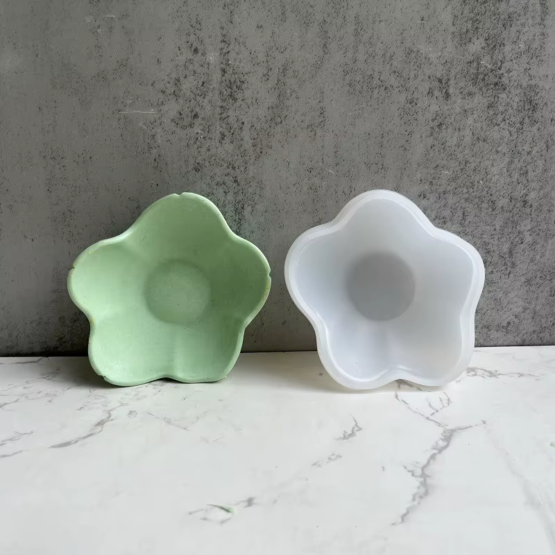 Assiette en forme de pétale