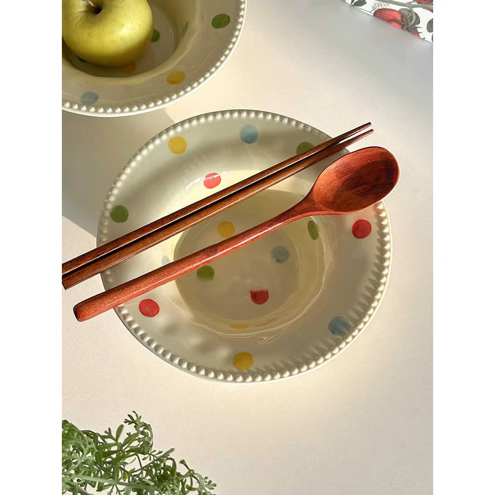 Assiette à pois Bolka en porcelaine de Style coréen