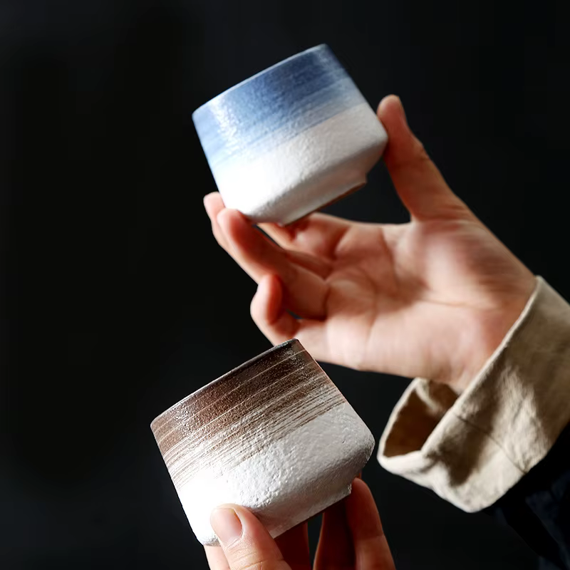 Tasse en céramique vintage en poterie rustique