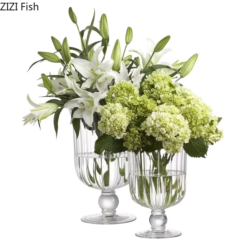 Vase en verre transparent à grande tasse