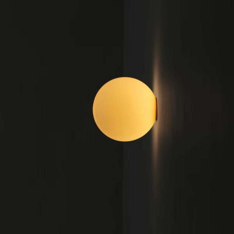 Applique murale LED boule de verre nordique, base dissimulée, blanc laiteux, décor de fond de canapé breton, balcon, allée, porche, chambre, lampe de chevet