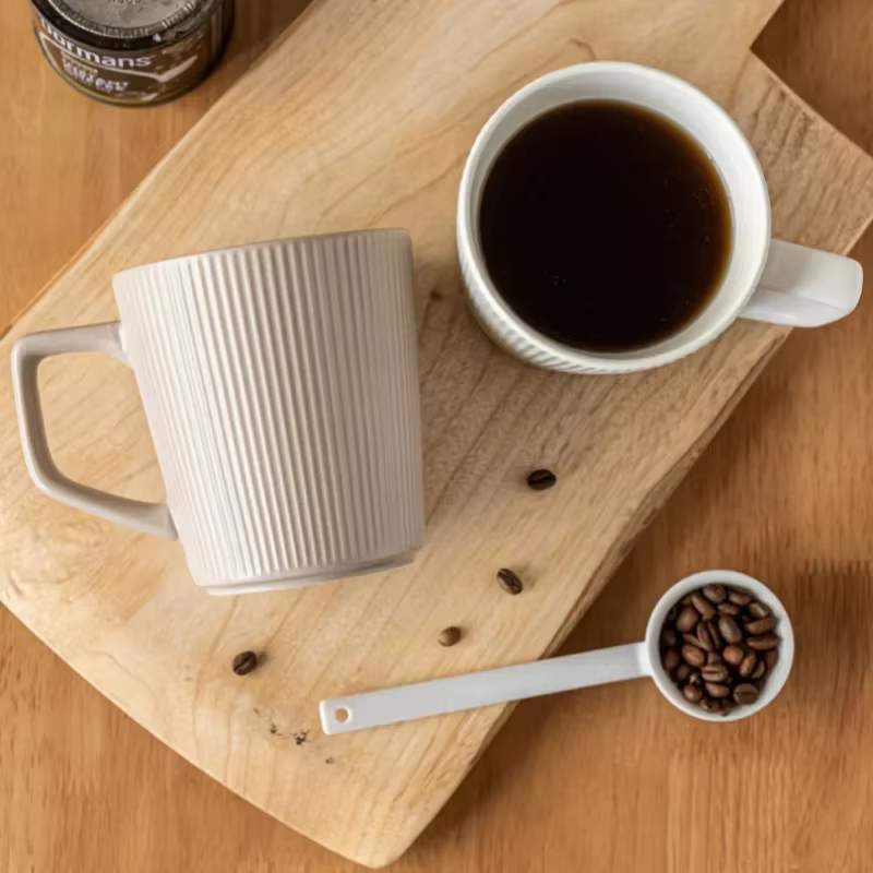 Tasse en céramique gaufrée