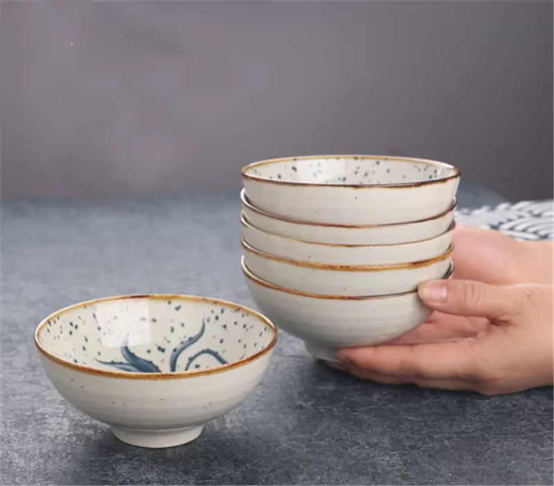 Filles à riz en céramique domestique japonais
