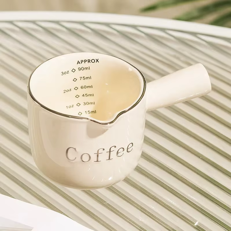 Petite tasse à lait en céramique pour café expresso