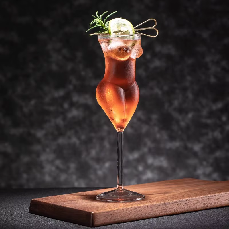 Verre à cocktail créatif en forme de corps
