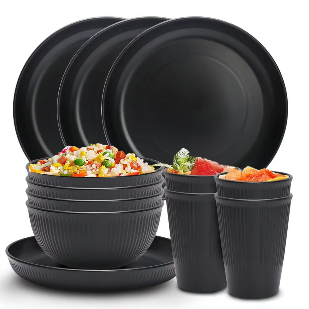 Ensemble de couverts en plastique noir