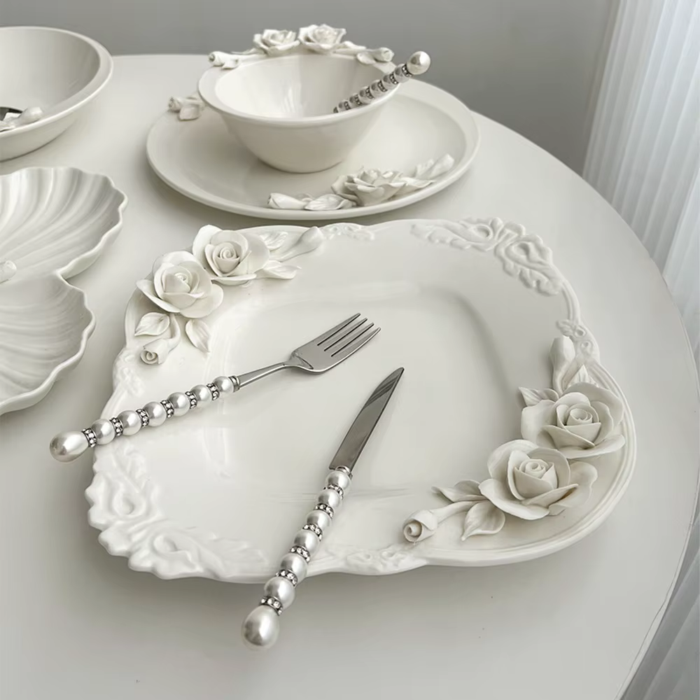 Bol à fleurs, assiette