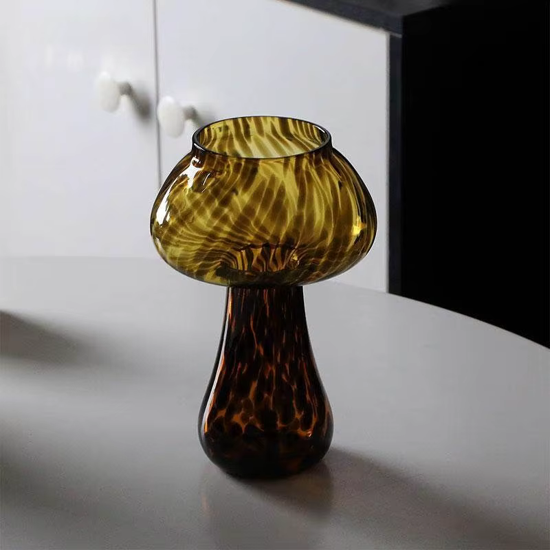 Gobelet en verre en forme de champignon léopard ambré mignon