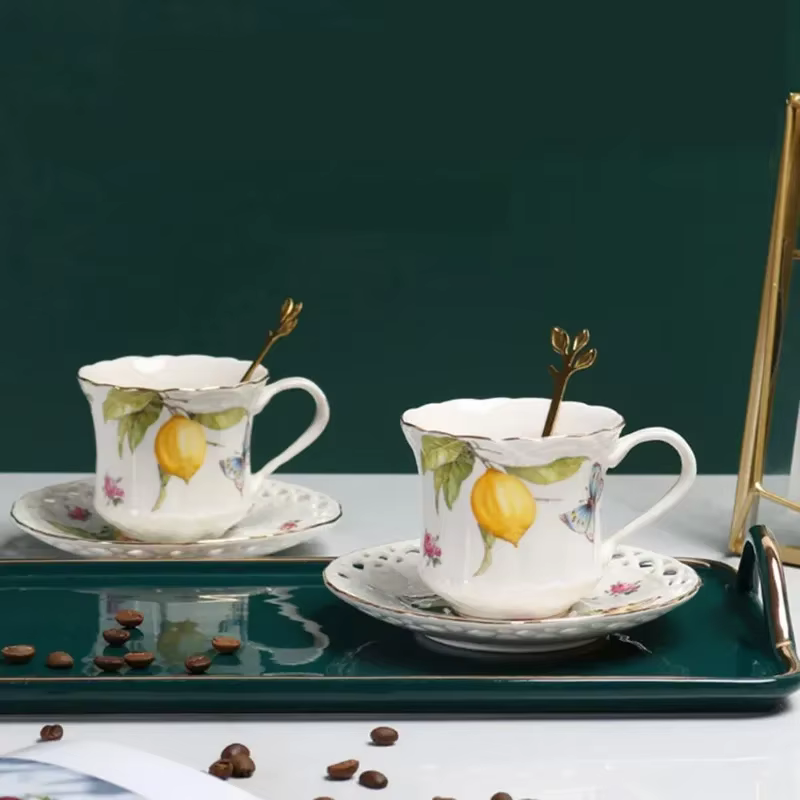 Ensemble tasse et soucoupe à café en céramique européenne avec motif papillon citron et cuillères