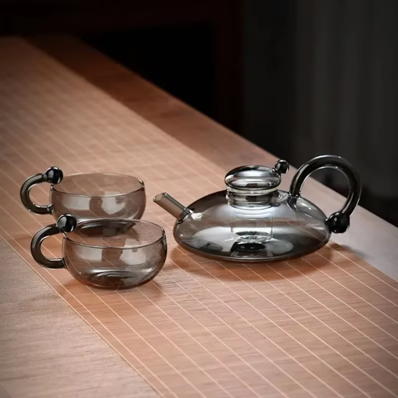 Théière en verre noir transparent