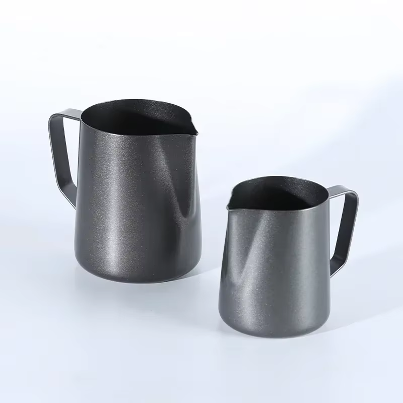 Tasse à latte art noire épaisse 350/600 ml avec bec verseur