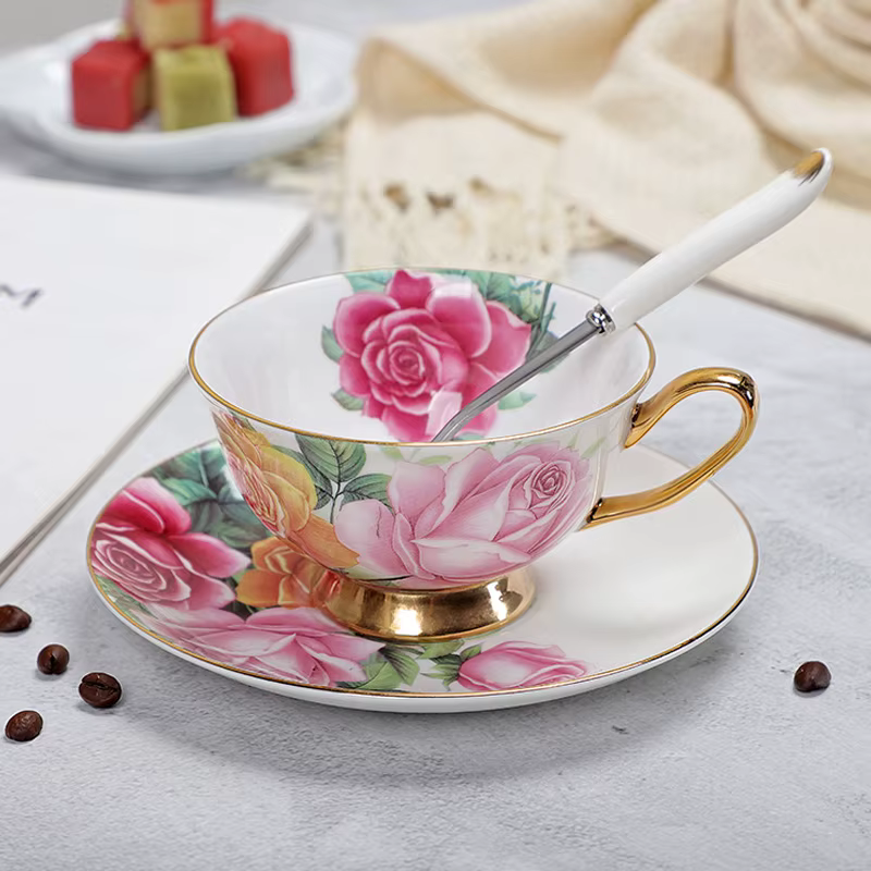 Ensemble de tasses et soucoupes à café
