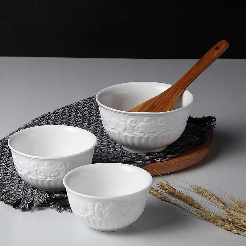 Filles à salade en relief blanc