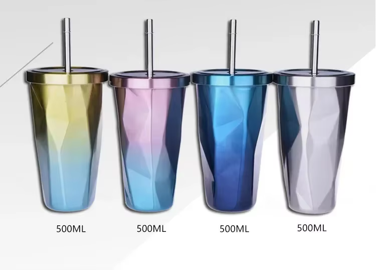 Tasses à eau automatiques isolées