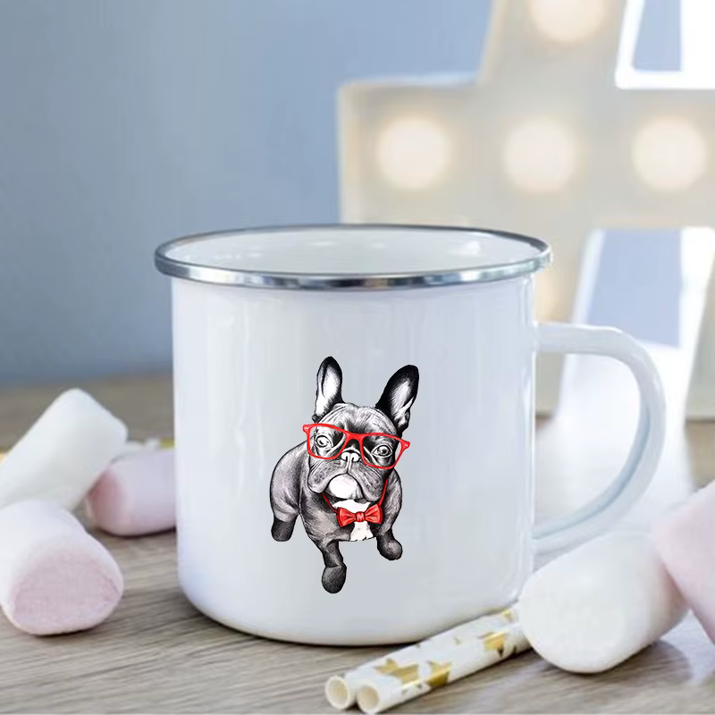 Tasse en émail avec imprimé bouledogue français