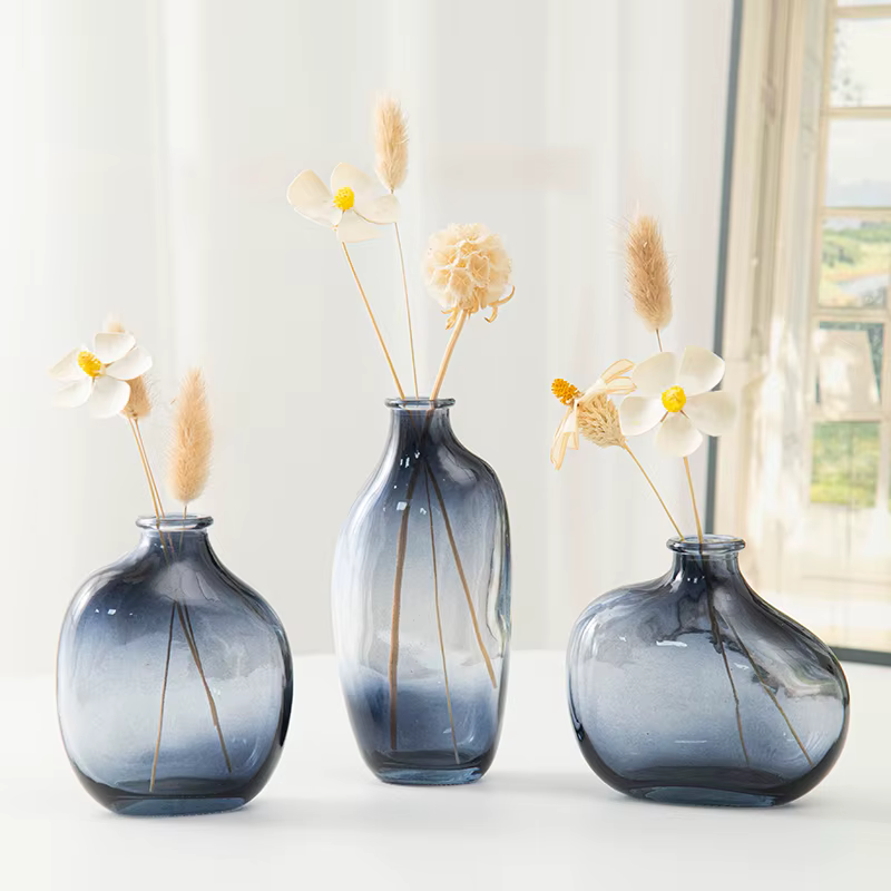 Vase à fleurs en verre transparent irrégulier
