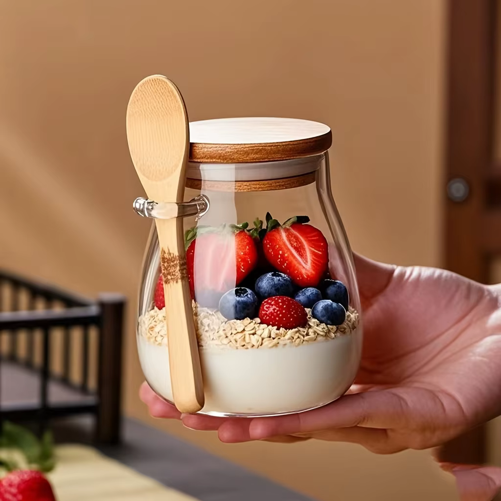 Pot en verre scellé à la mode avec cuillère et couvercle