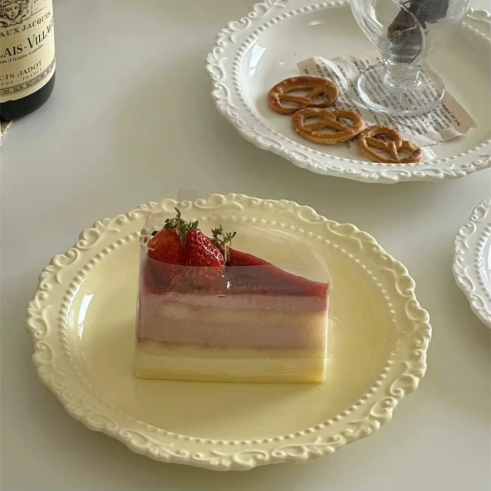 Assiette en céramique en Relief français