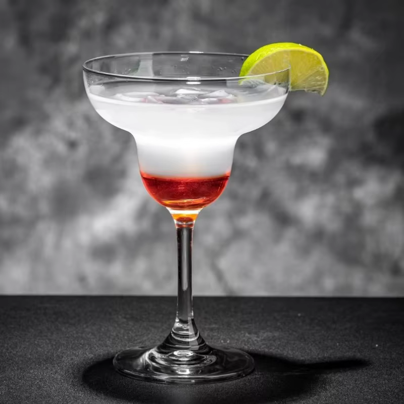Verre à cocktail classique fait à la main