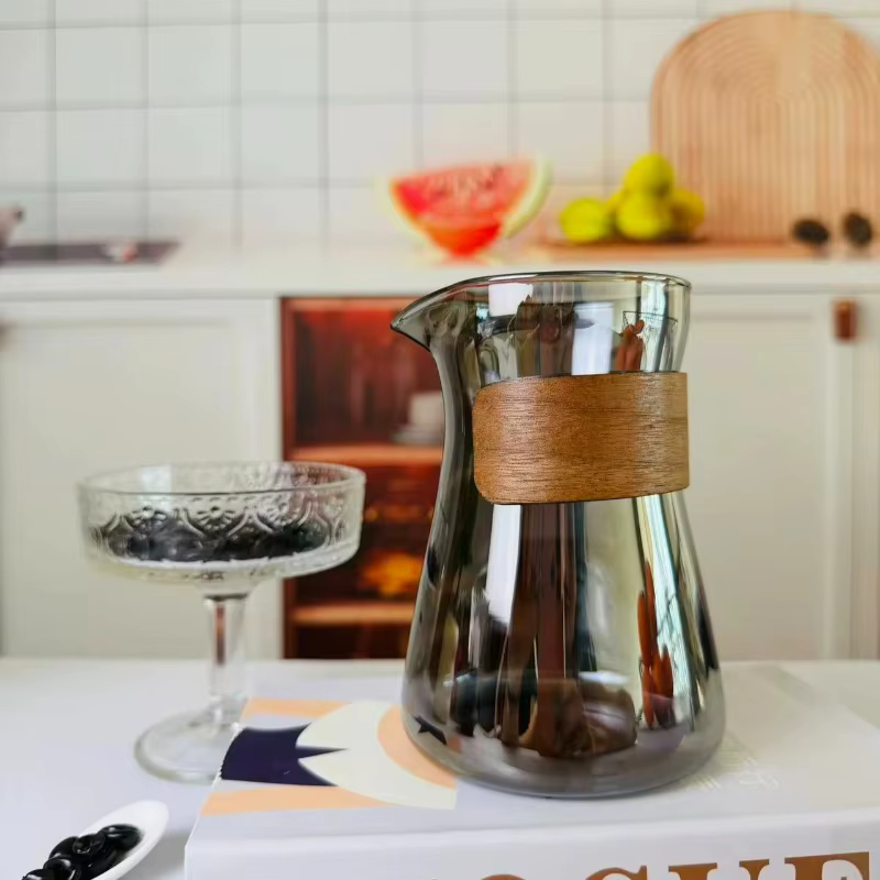 Carafe à café en verre avec couche en bois résistante à la chaleur