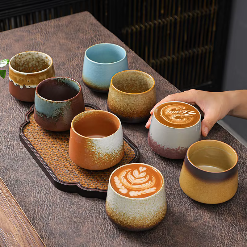 Tasses à thé colorées rétro