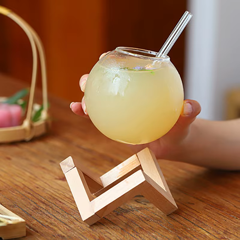 Verre à cocktail avec support en bois
