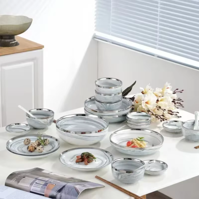 Assiettes en céramique de marbre avec bord argenté