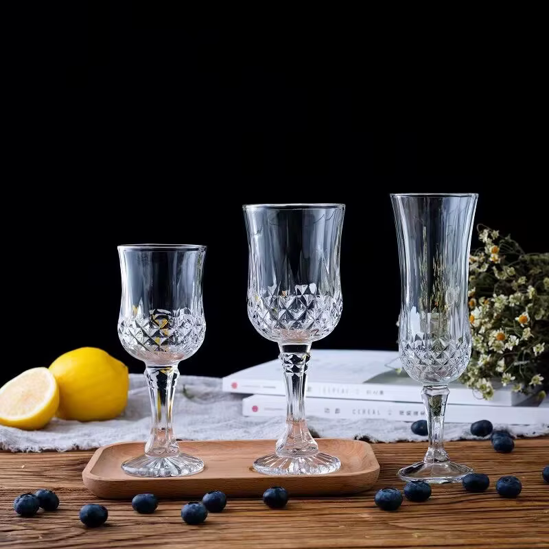 Verre à vin étranger, ustensiles à vin