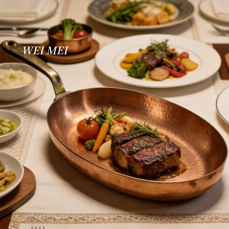 Poêle à steak elliptique vintage en cuivre artisanal