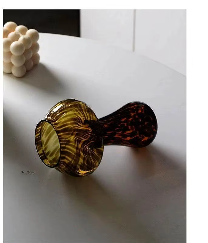 Gobelet en verre en forme de champignon léopard ambré mignon