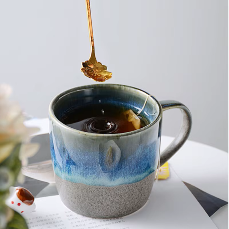 Tasse en céramique à changement progressif pour lait